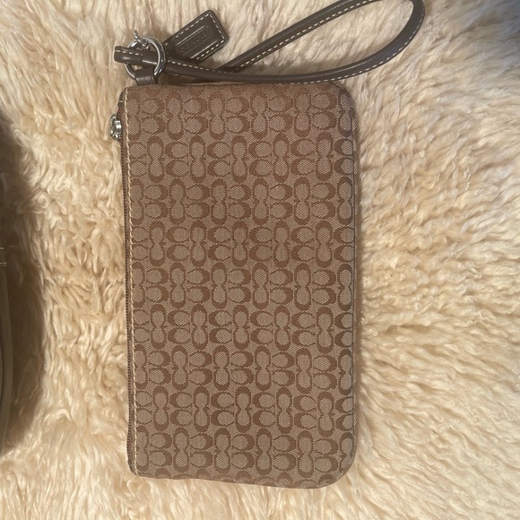 Coach Brown SoHo Small Signature Shoulder Bag and watching wristlet - Picture 8 of 9